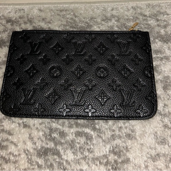 Louis Vuitton clutch Black leather, Louis Vuitton Monogram bag Wristlet - Picture 1 of 3